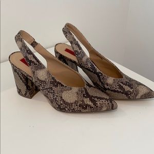 London Rebel slingback heel in snake print